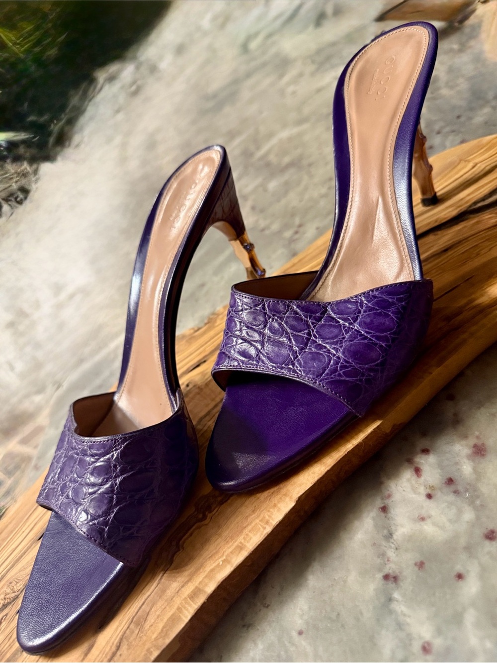 2004 TOM FORD VINTAGE GUCCI PURPLE CROC EMBOSSED BAMBOO HEELS ALMOST NEW. 8.5